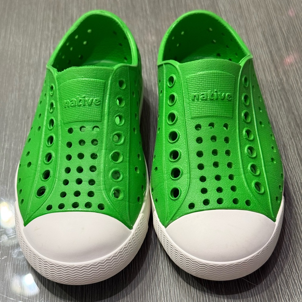 Native Kids Sneakers - Vibrant Green and White Child 9